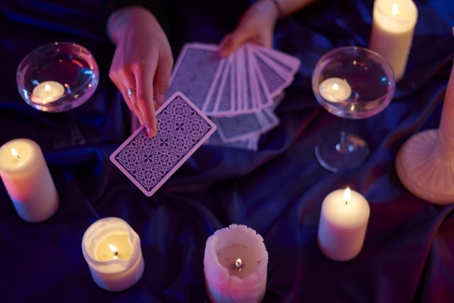 【無料タロット占い】フルデッキのワンオラクルで恋愛運を占う